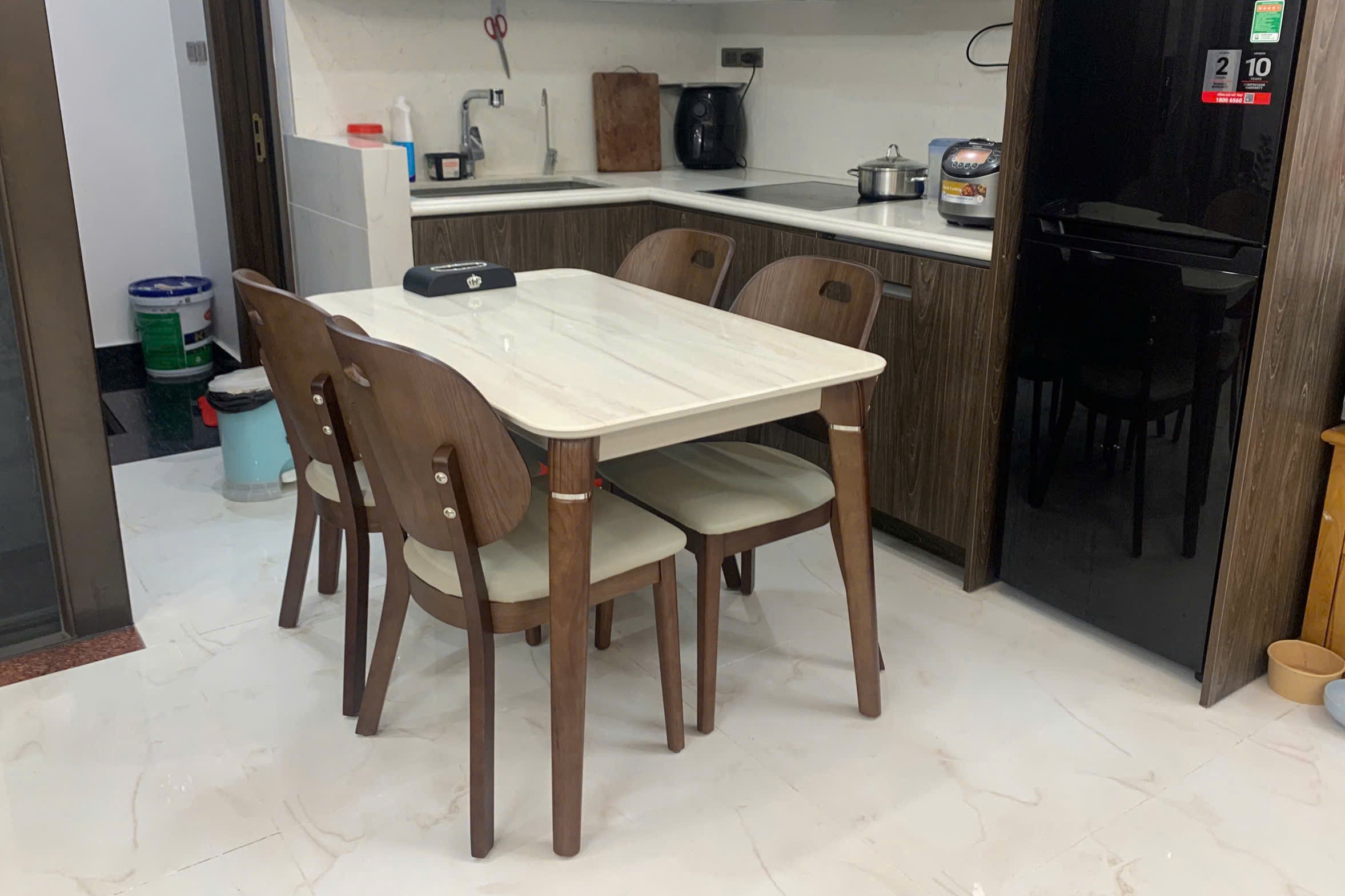 ERADO BÀN GIAO THÀNH CÔNG BỘ BÀN ĂN 4 GHẾ CHO GIA ĐÌNH CHị HƯƠNG Ở XÃ ĐÀN